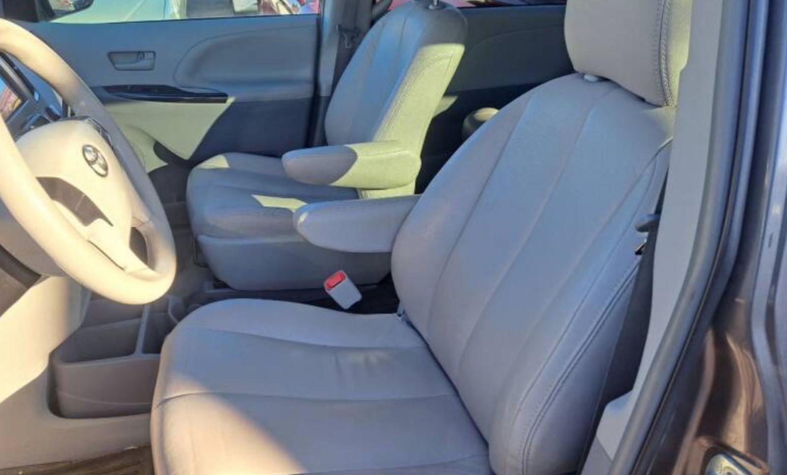 2014 Toyota Sienna Toyota seven-seater priced at 15,950 photo 7