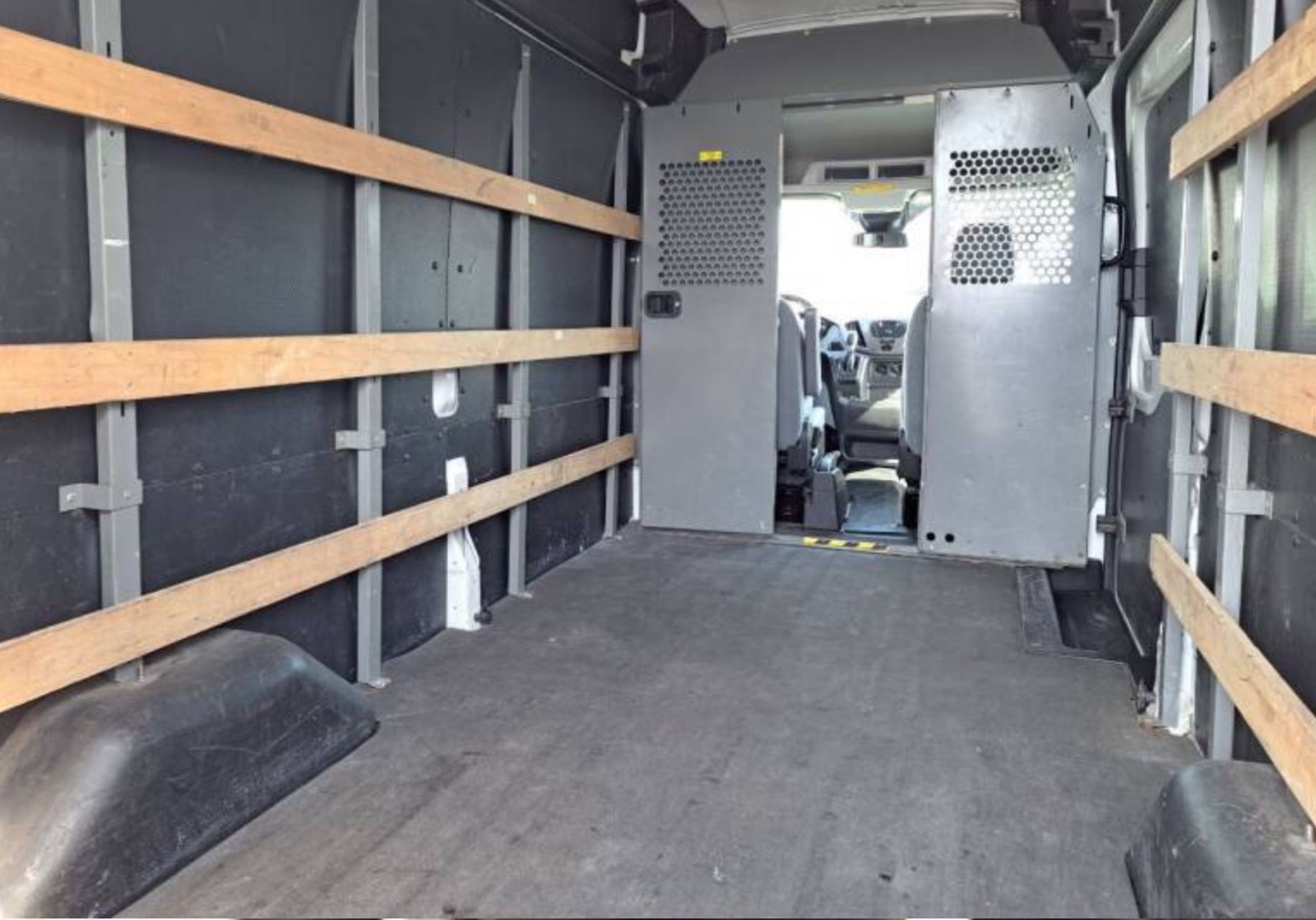 2018 Ford Transit 250高顶货车、售价29950 图片 7