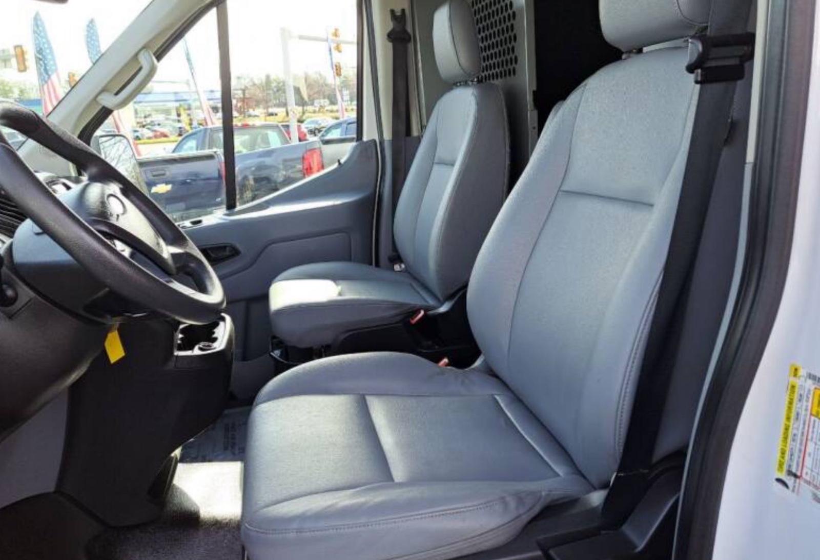 2018 Ford Transit 250高顶货车、售价29950 图片 6