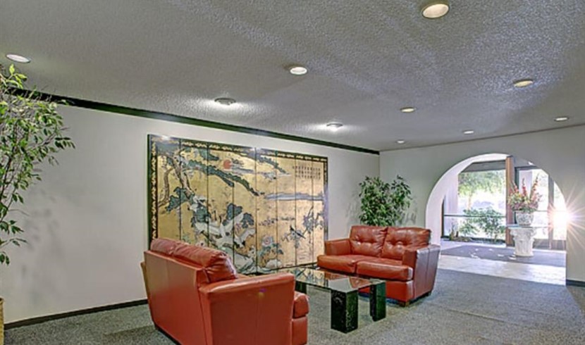Affordable price, two bedrooms and three bathrooms CONDO photo 3