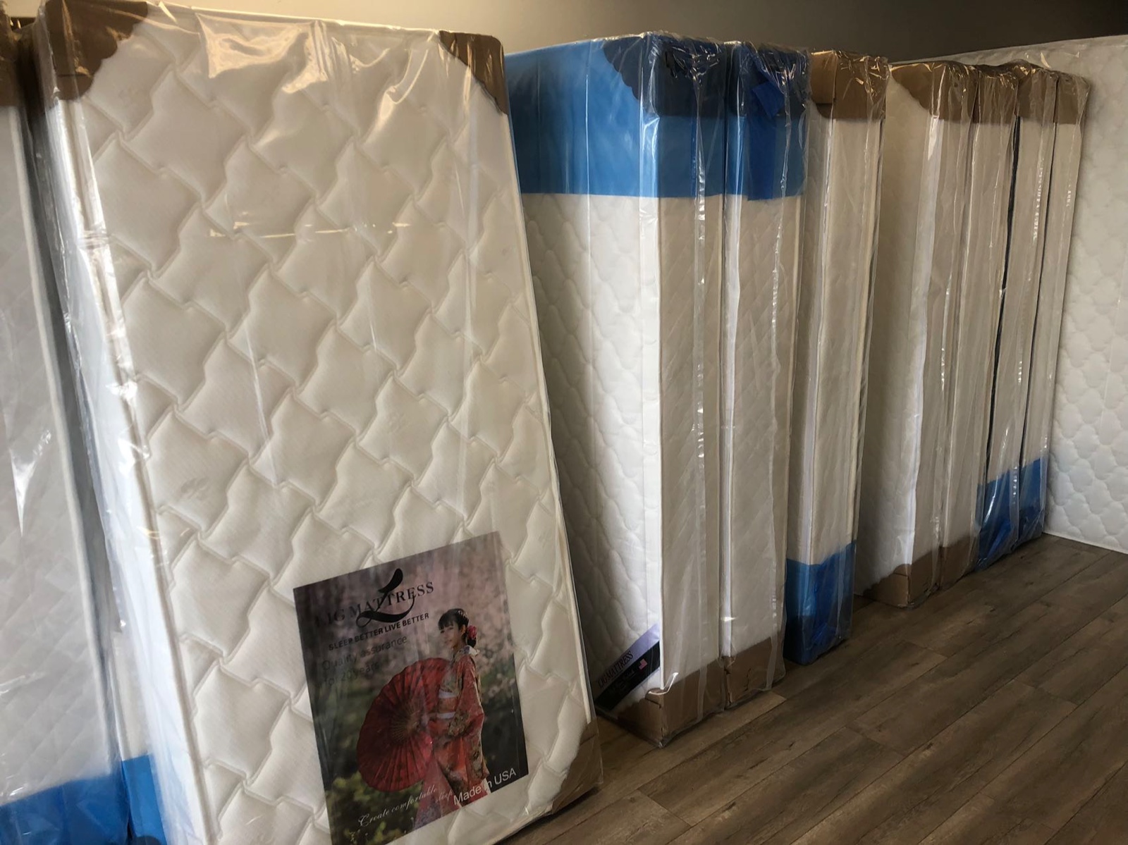Friends who suffer from back pain, don’t wait any longer and quickly change to a hard mattress. photo 2