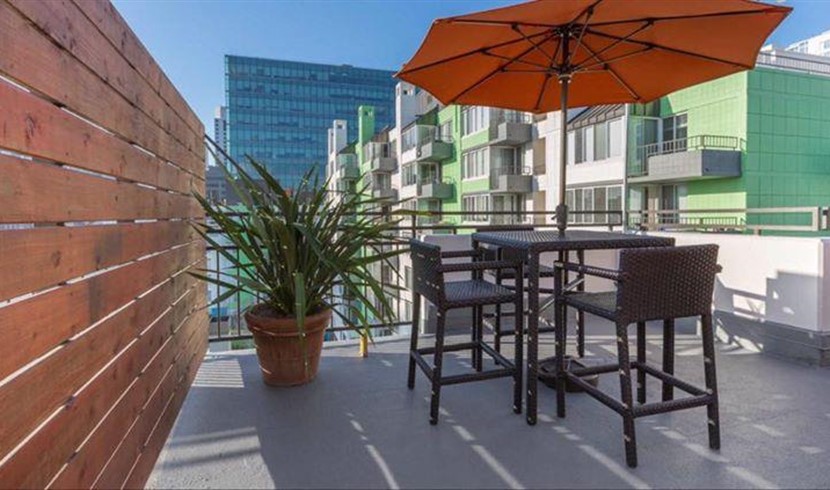 San Francisco Downtown SOMA luxury apartment with one bedroom and one living room for rent with master bedroom photo 4