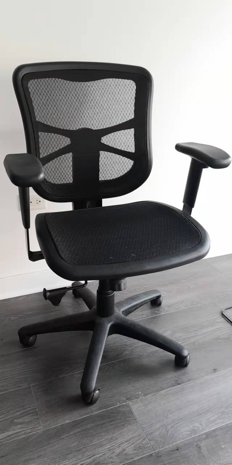 Moving sale at 30% off: office chairs, floor lamps, racks [racks]