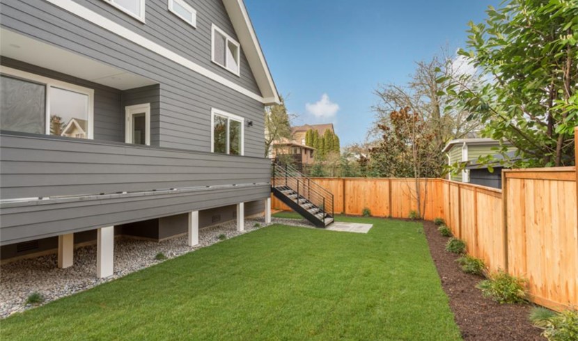 Newly built home with modern design photo 7
