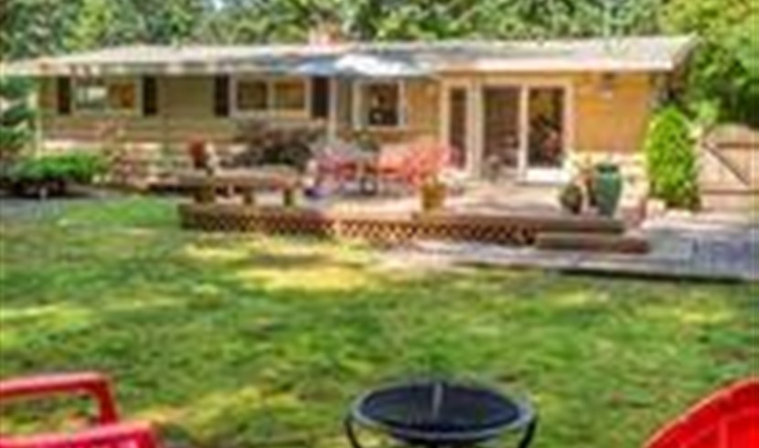 Beautiful mid century home photo 3