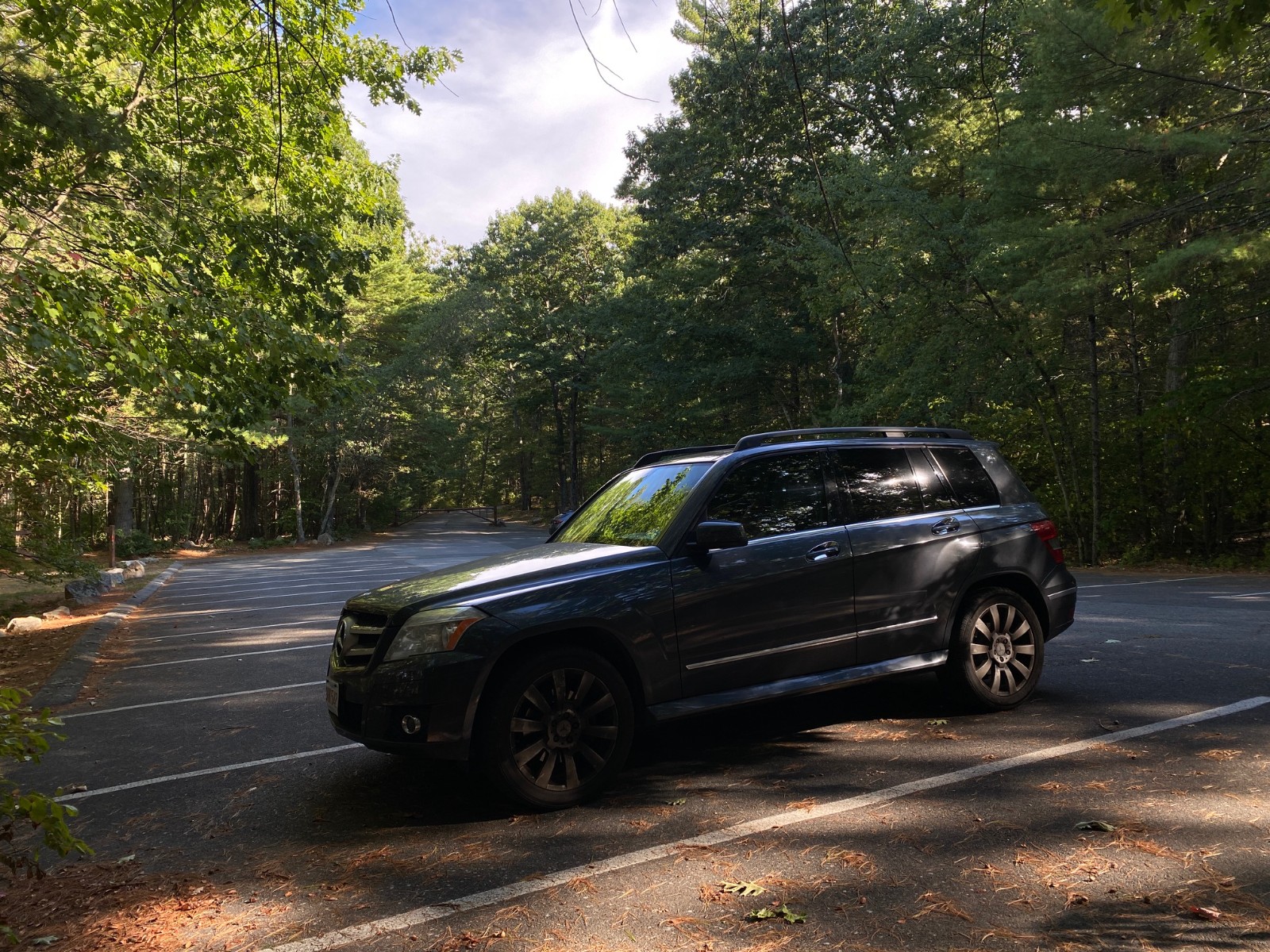 Mercedes-Benz GLK350 has strong four-wheel drive, no accidents and no scratches. The car is in first-class condition and is sold at a low price. photo 3