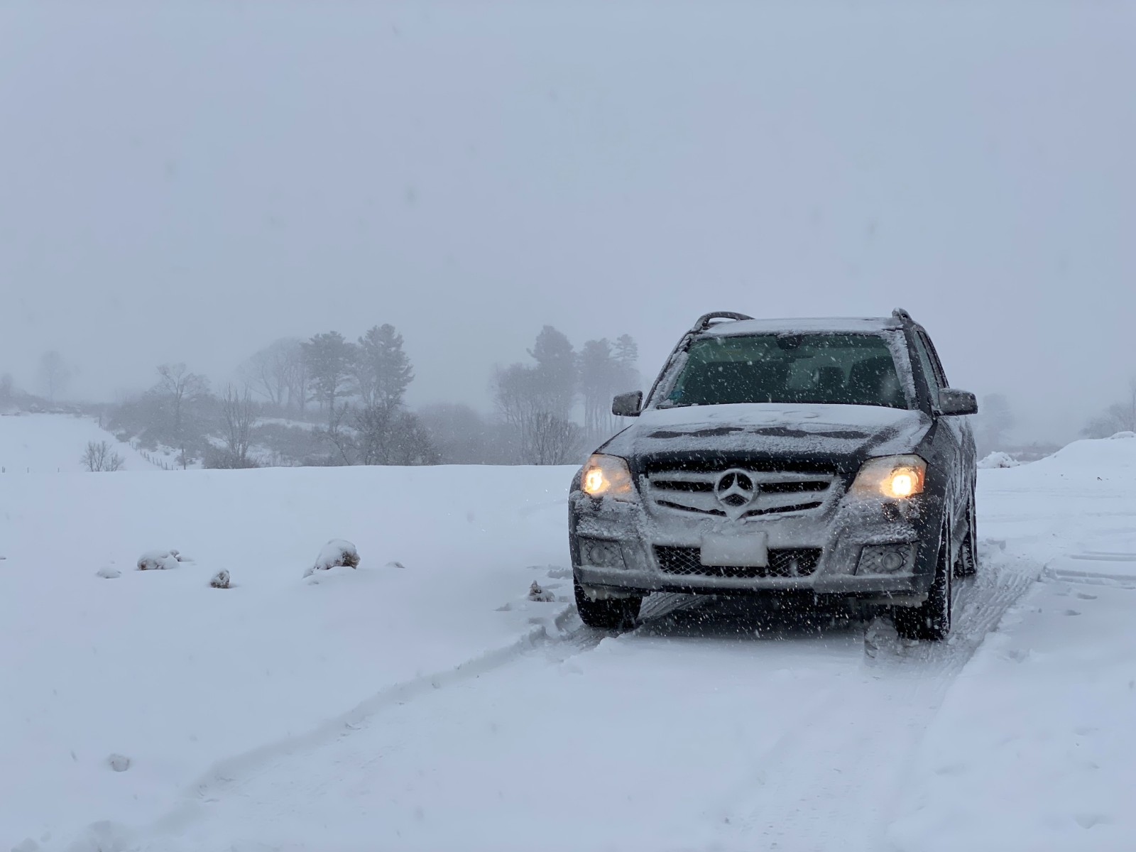 Mercedes-Benz GLK350 has strong four-wheel drive, no accidents and no scratches. The car is in first-class condition and is sold at a low price. photo 7