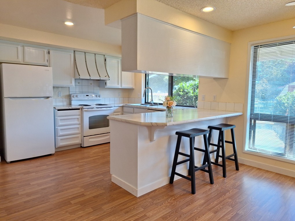 Rent brand new/fully furnished luxurious rooms