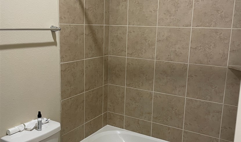 Move in with your bags, private bathroom, newly renovated, 700 all-inclusive photo 1
