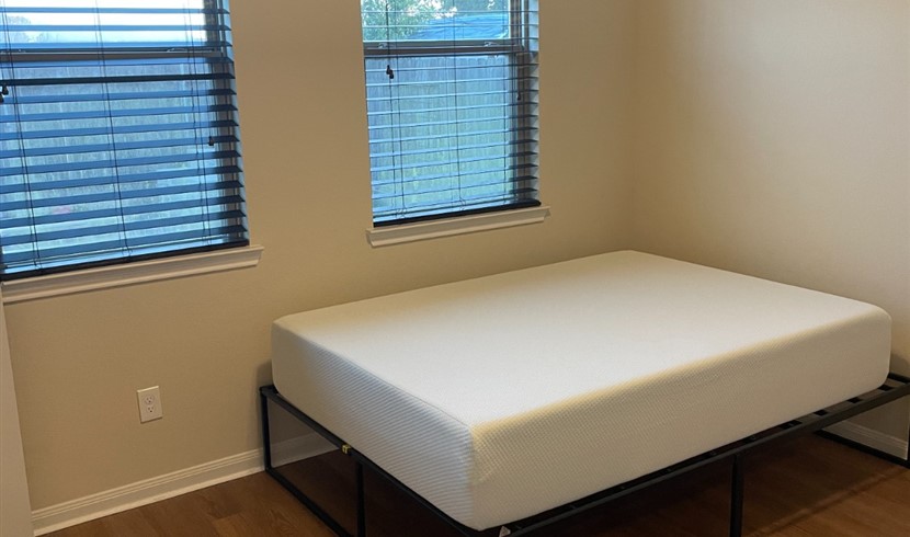 Move in with your bags, private bathroom, newly renovated, 700 all-inclusive photo 3