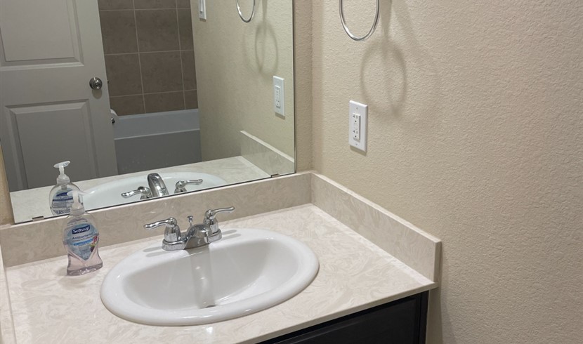 Move in with your bags, private bathroom, newly renovated, 700 all-inclusive photo 8