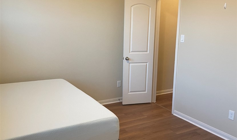 Move in with your bags, private bathroom, newly renovated, 700 all-inclusive photo 2