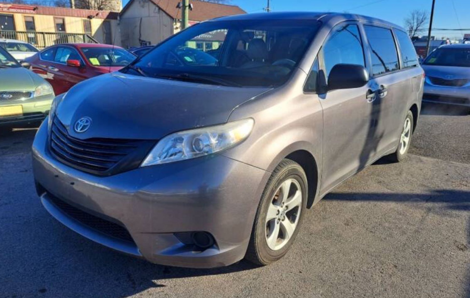 2014 Toyota Sienna Toyota seven-seater priced at 15,950 photo 2