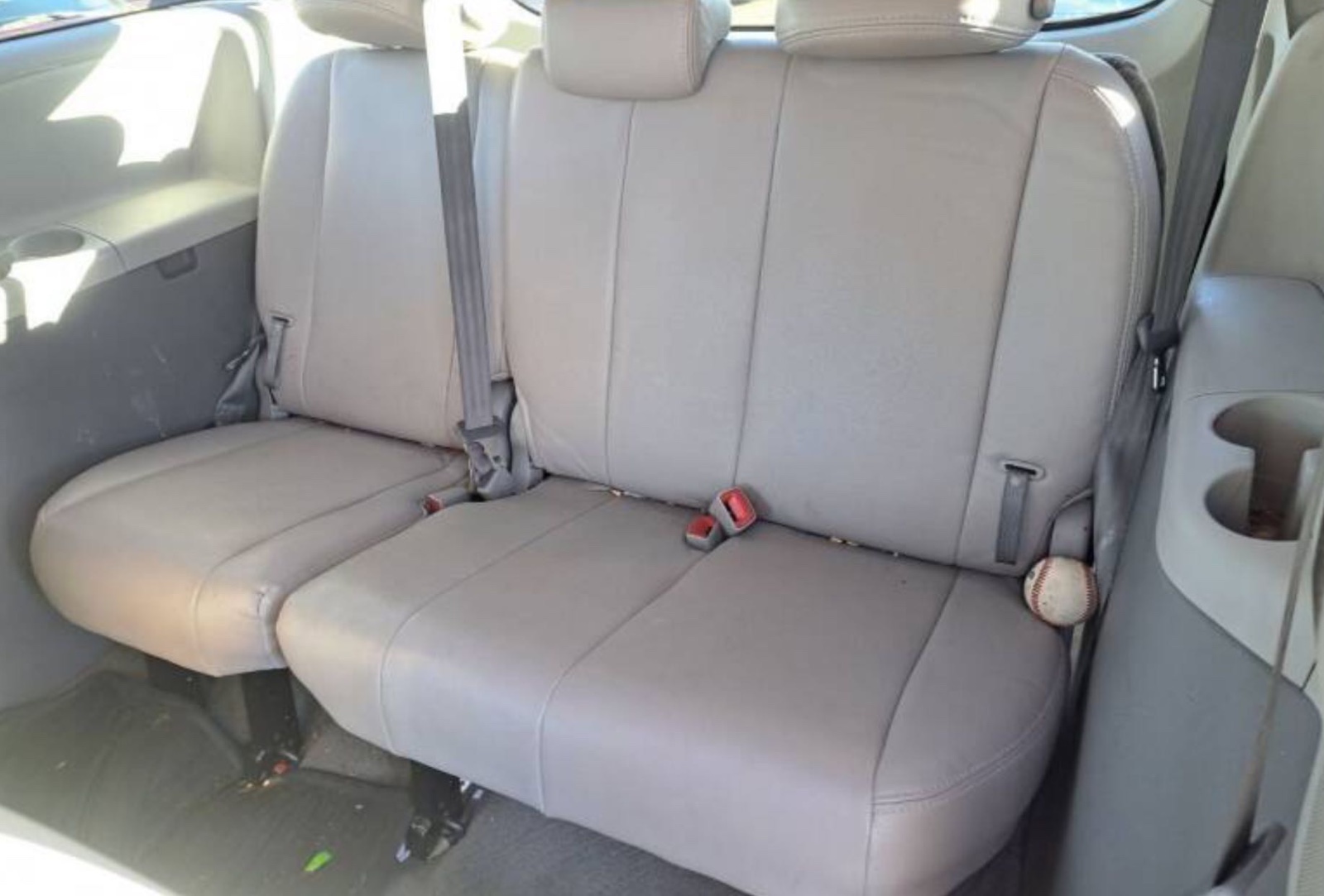 2014 Toyota Sienna Toyota seven-seater priced at 15,950 photo 7