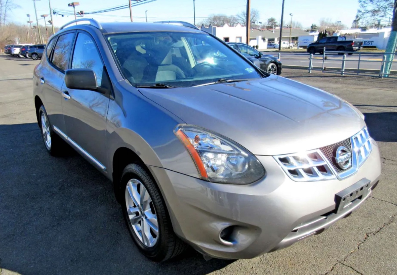 2015 Nissan Rogue five-seat SUV, priced at 9,650