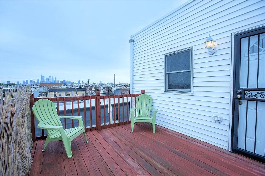 South Philadelphia large single room for rent ready for move-in