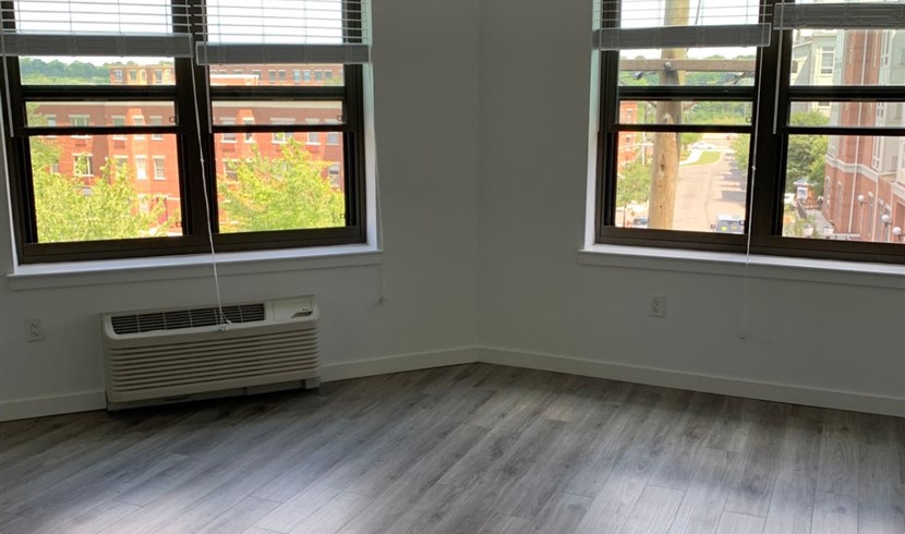 2b2b apartment living room sublet near New Brunswick, New Jersey photo 2