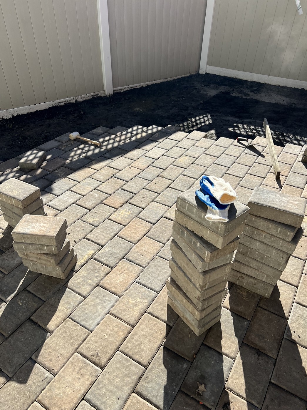 华人装修精通房屋装修，室外庭院，庭院改造，庭院围栏，水泥车道，庭院地砖铺设