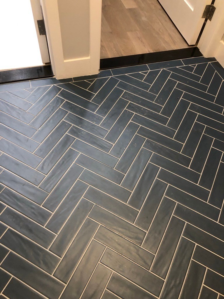 装修师傅超过20余年安装门窗 安装节能保温窗 换门换窗户 免费估价 价格合理