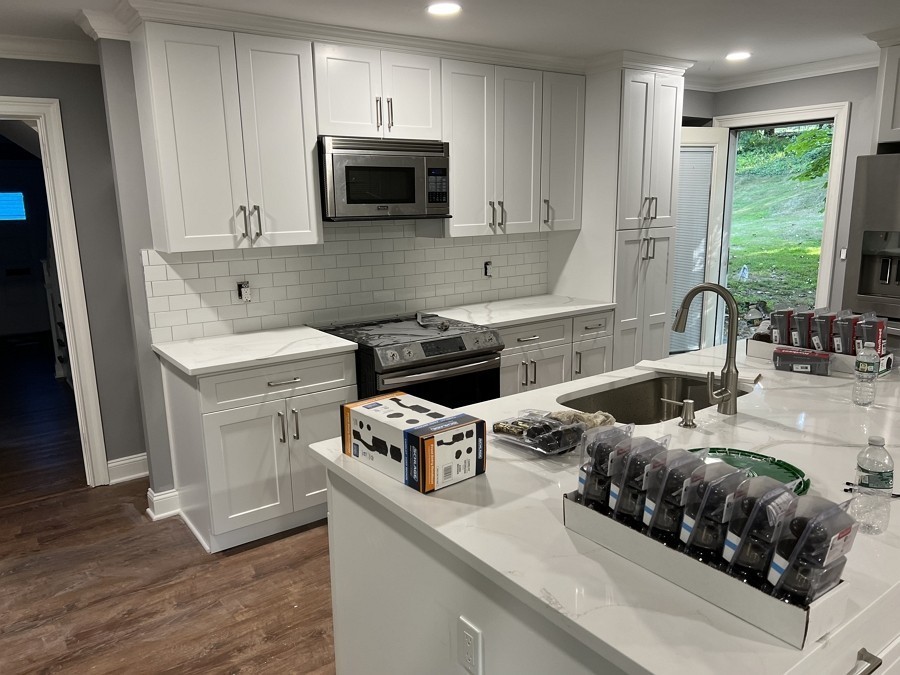 华人装修專業安裝窗戶大門-安裝新窗戶