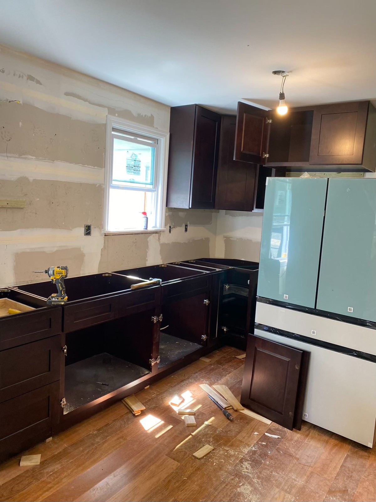 室内外装修，店面翻新，指甲店装修，餐馆翻新，按摩店装修，承包各种装修工程，免费估价