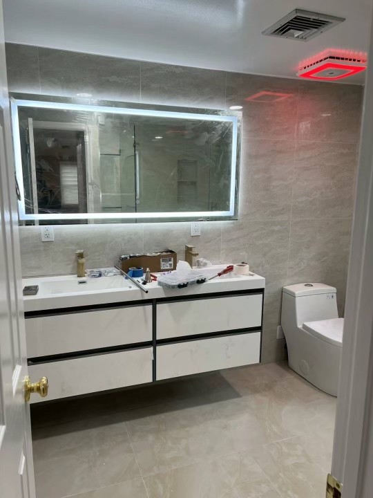 华新装修公司承接室内外装修，厨房浴室 地板打磨 批灰隔间油漆 房屋翻新改造 信誉好，价格合理