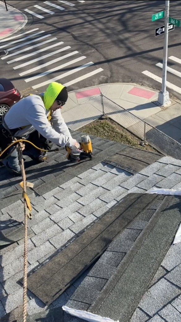 华新屋顶公司承接各类屋顶维修，屋顶翻新，沥青瓦，石板瓦等屋顶维修，斜顶平顶专业防水处理