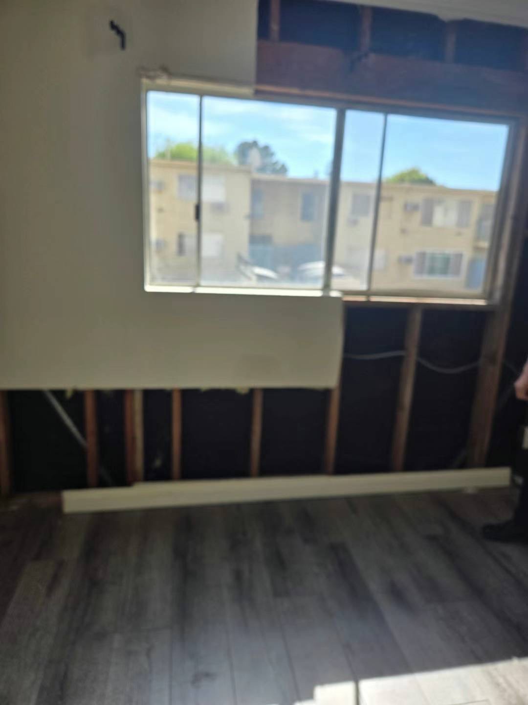 专业开锁换锁汽车锁保险柜密码锁安装修理玻璃门车库门