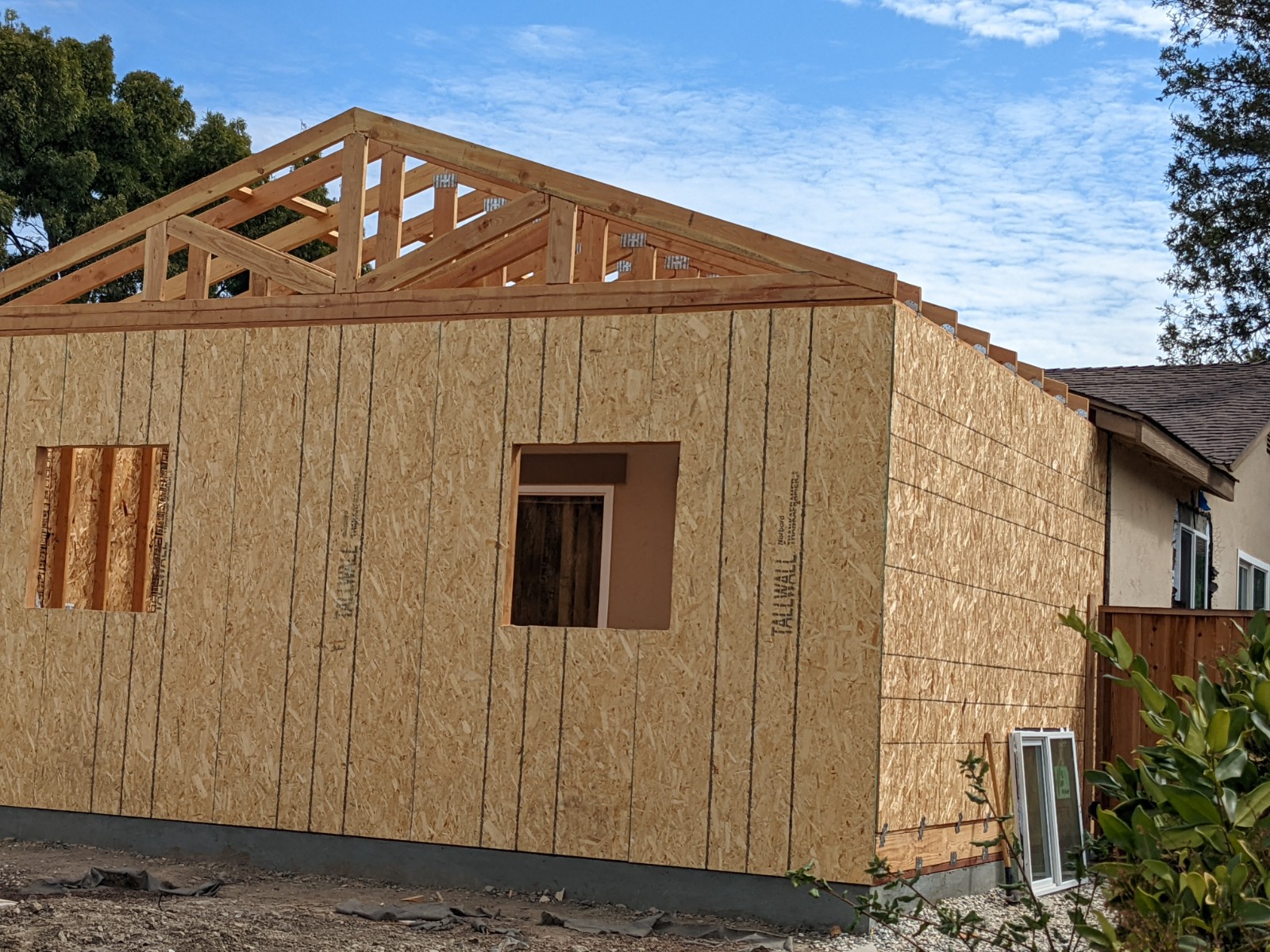 房屋装修， 屋顶维修安装，秉持品质，顾客至上，价格公道