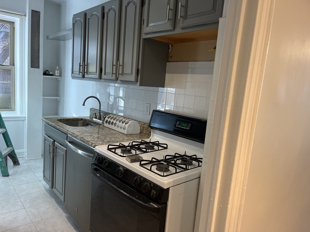 布碌仑室内外装修，八大道Brooklyn店铺装修，装修装潢，建筑施工35年，加建改建，免费估价