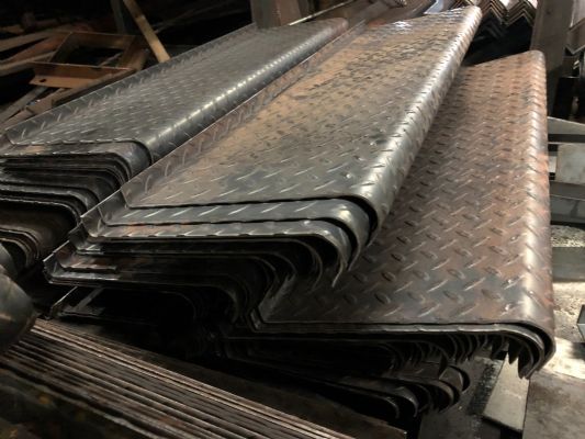 纽约铁工厂， 加工制作花纹楼梯板，水泥楼梯板。