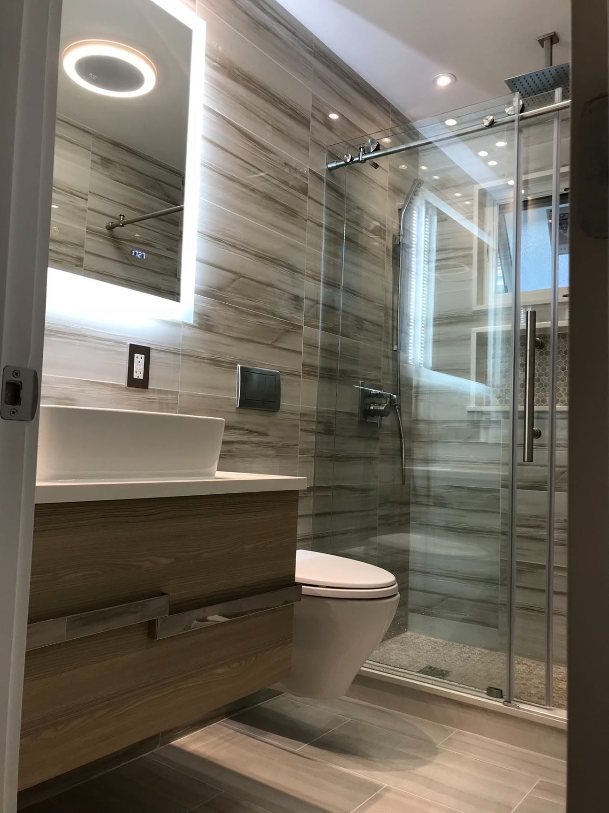 华人装修室内外装修-浴室厨房，瓷砖地板装修，餐馆装修，批灰油漆，围栏围墙，价格合理