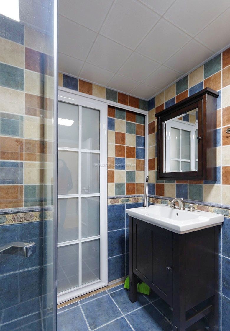 水泥车道和人行道，停车道扩大翻新，庭院花园，围栏搭建。承接大小装修项目。