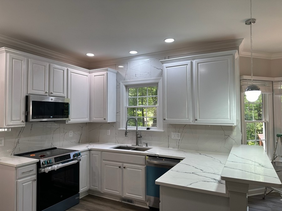 华人装修公司精做家庭室内外装修，厨房浴室，浴室翻新，瓷砖地板，装修装潢，价格合理