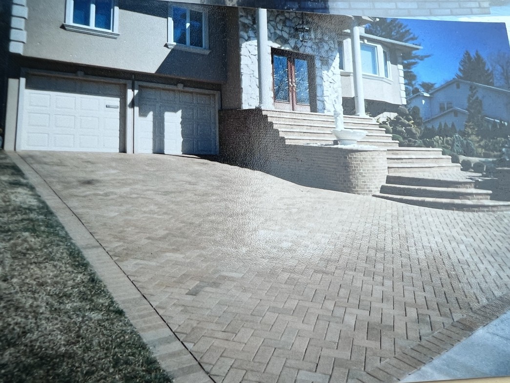 庭院维修，水泥车道，庭院改造，公司承接各种室外装修，后院改造翻新