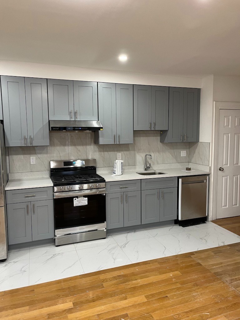 专精房屋室内装修，施工经验丰富，工艺精细，家庭住宅装修改建，有保险，价格优惠，免费估价