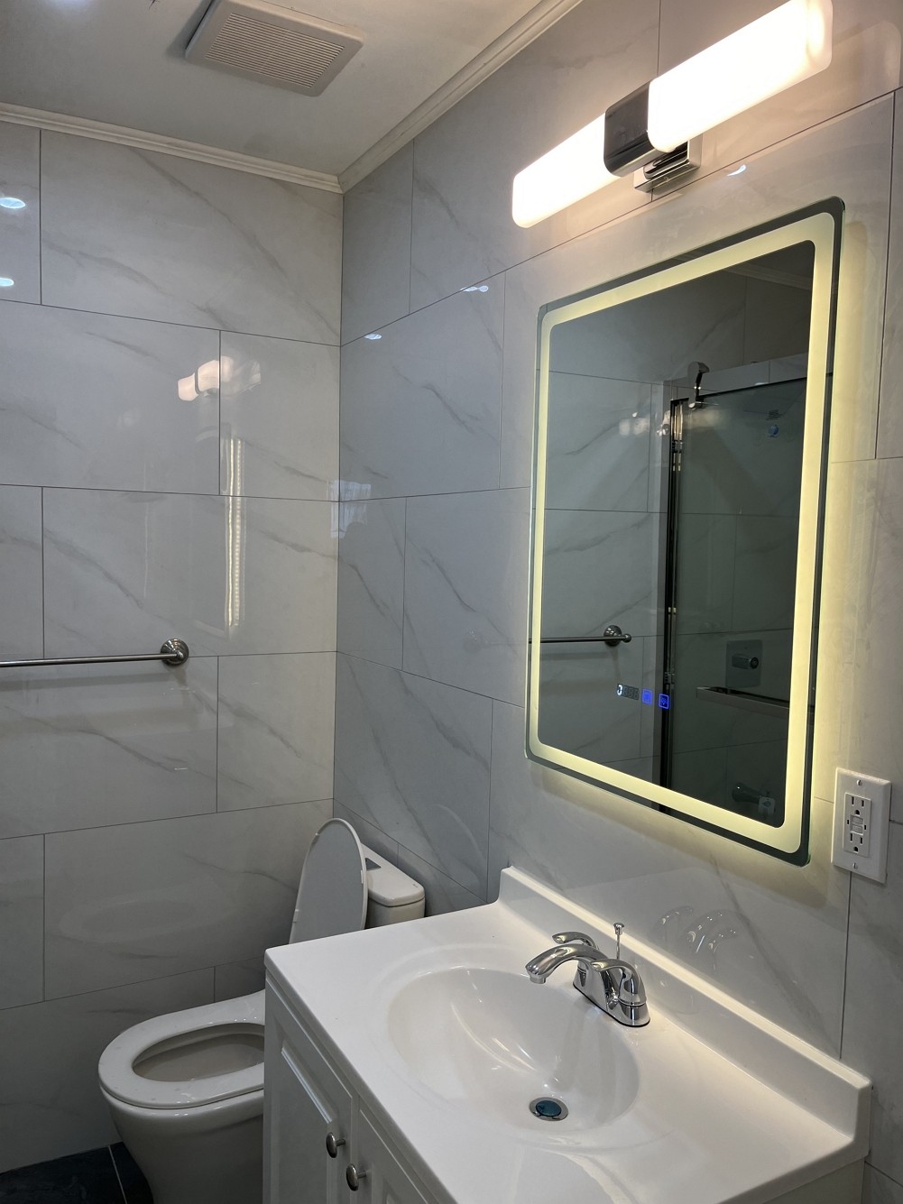 纽约厨房浴室装修，水电安装，专业铺瓷砖，地板翻新，隔间油漆，墙面整新，大修小补