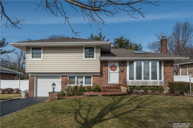 Great Mid-Block Location Updated Split
