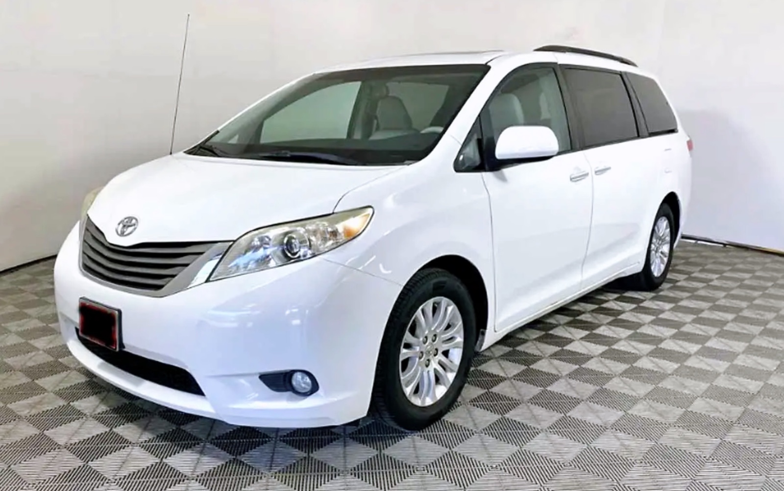 2013 Toyota Sienna XLE 售价12900