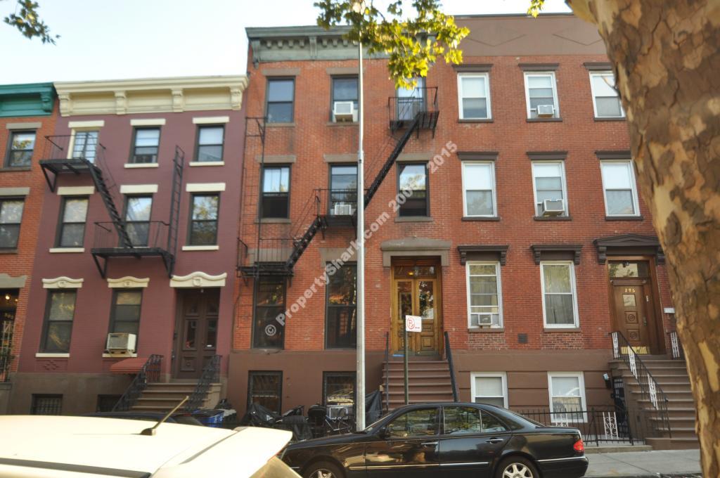 Welcome to this Classic Townhouse