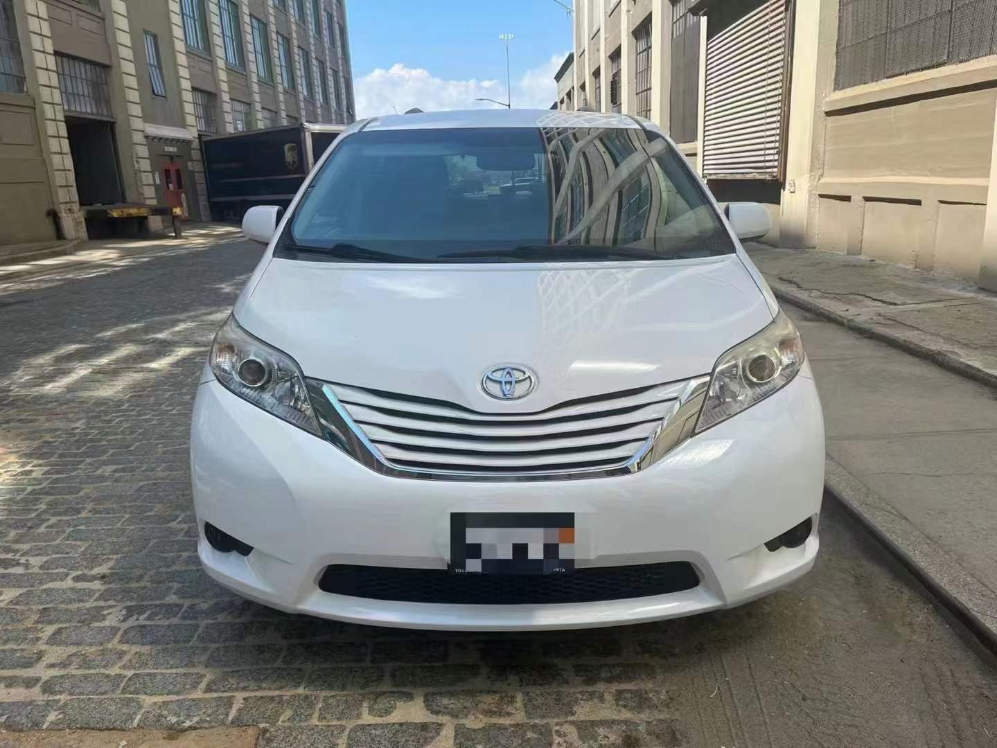 纽约现车、理财产品——2016 TOYOTA SIENNA LE [塞纳]