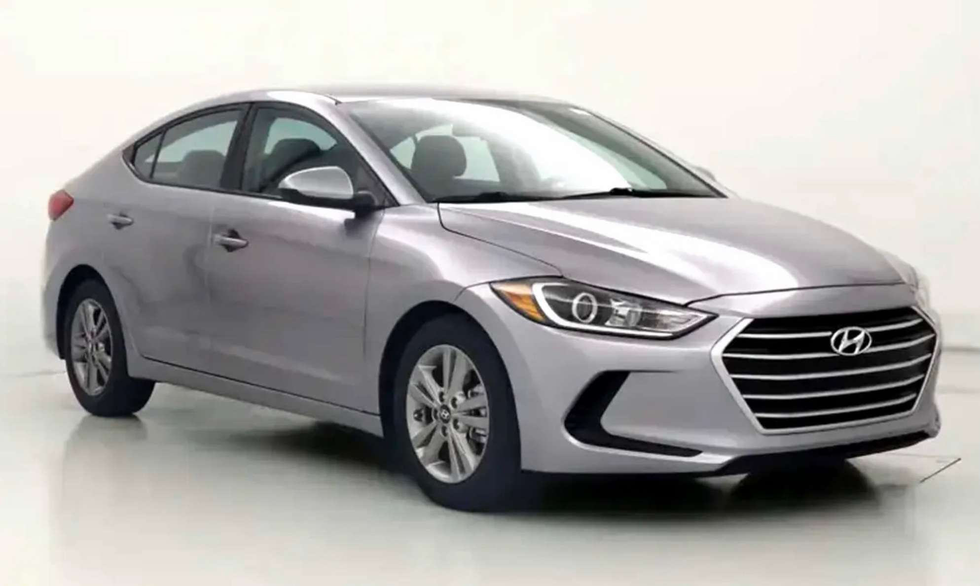2018 Hyundai Elantra 现代四缸省油轿车、售价$13850