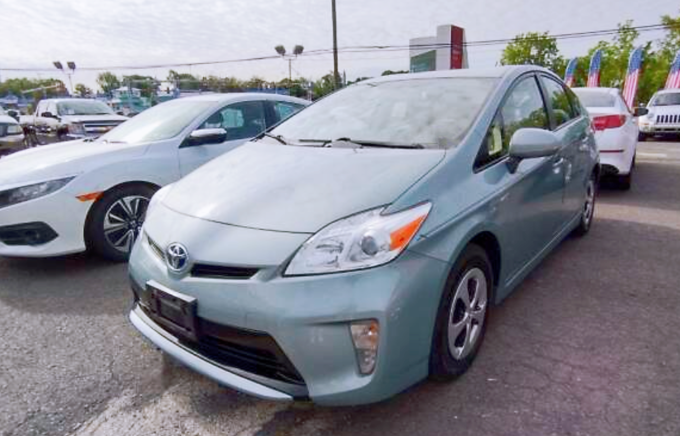 2014 Toyota Prius Hybrid 普锐斯油电混合轿车、售价$17250