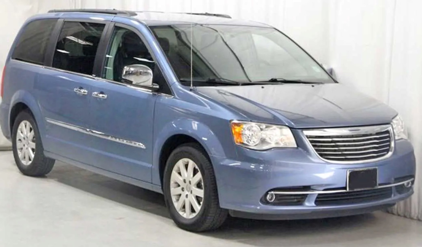 2012 Chrysler Town & Country Limited 克莱斯勒七座、售价9,800