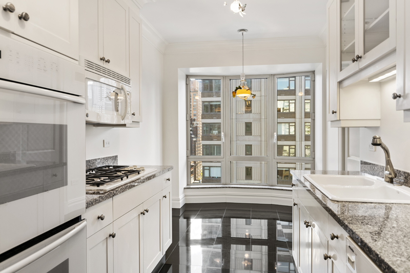 商業樓售：781 Eighth AVENUE 約8613呎，售$948萬，100%出租率