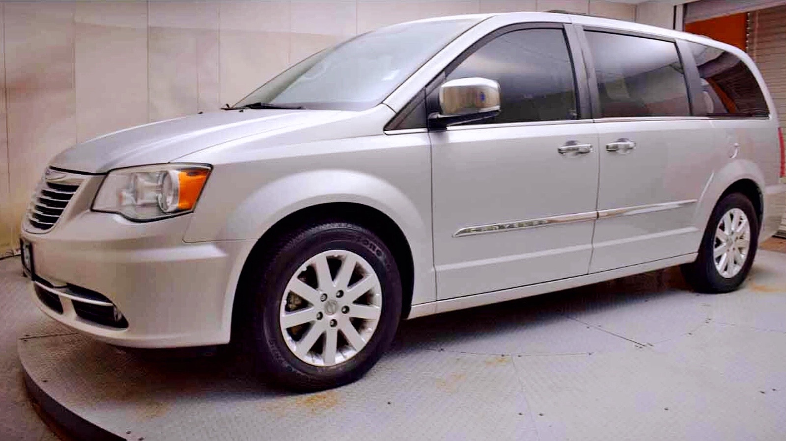 2012 Chrysler Town & Country Touring 售价10600