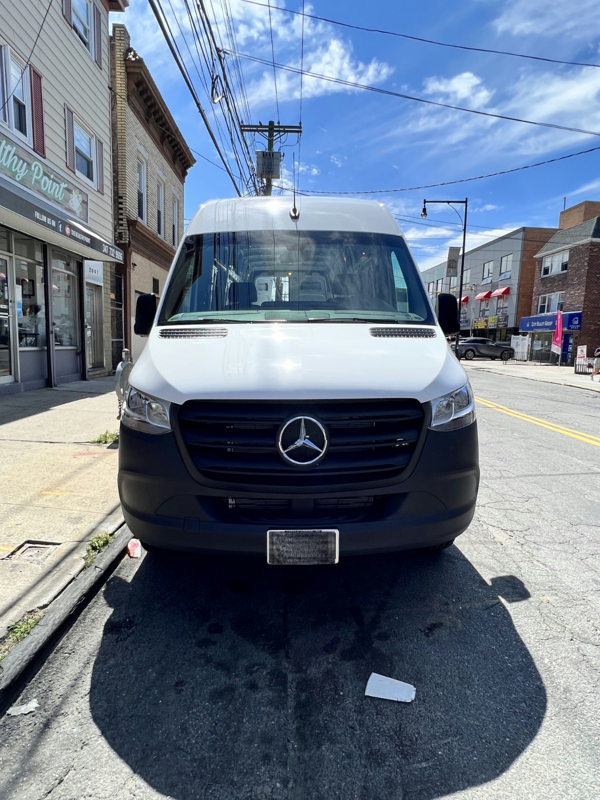 专卖 minivan CARGOVAN 客货，高低顶均有 改装房车 指甲按摩店 装修