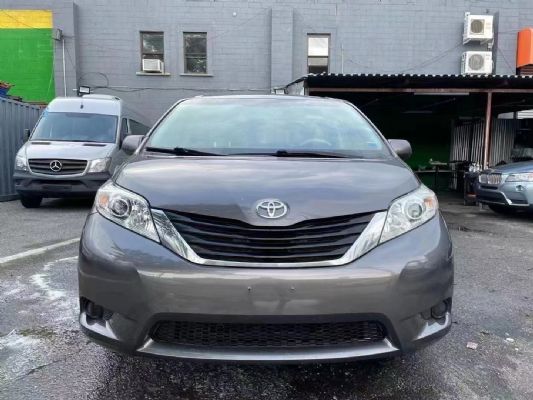 2014年toyota sienna le