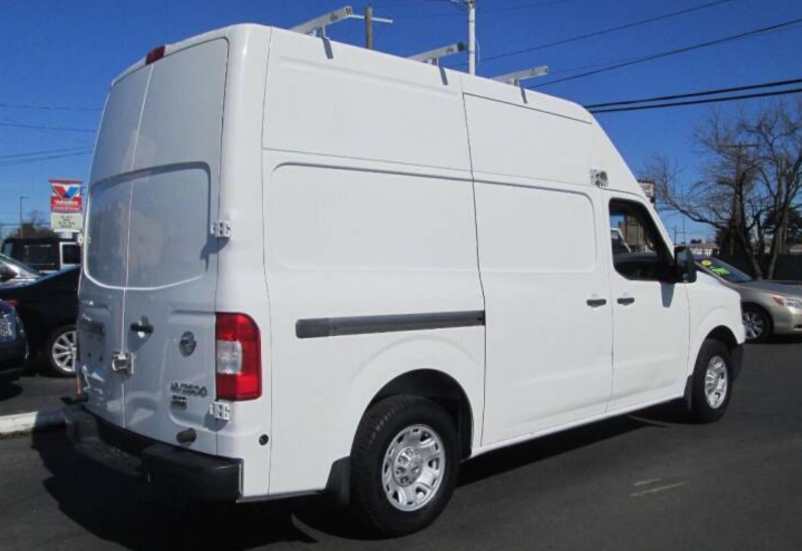 2013 Nissan NV 2500 高顶货车 售价15000