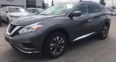 深灰色 2017 Nissan Murano SV AWD.